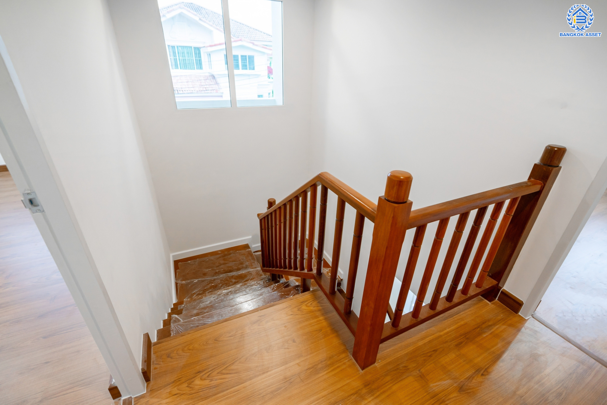 บ้านมือสองตกแต่งใหม่ หลังใหญ่ ดีไซน์ทันสมัย เนื้อที่ 54.1 ตร.ว. ม.ภัสสร14 บางใหญ่-กาญจนาฯ (ซ.กันตนา) รองรับทุกความสุข ฟังก์ชัน 3 ห้องนอน 3 ห้องน้ำ 1 ห้องอเนกประสงค์ 2 ที่จอดรถ บนทำเลศักยภาพ ใกล้เซ็นทรัลเวสต์เกต ทางด่วน "ศรีรัช" และรถไฟฟ้าสายสีม่วง "สถานีตลาดบางใหญ่"